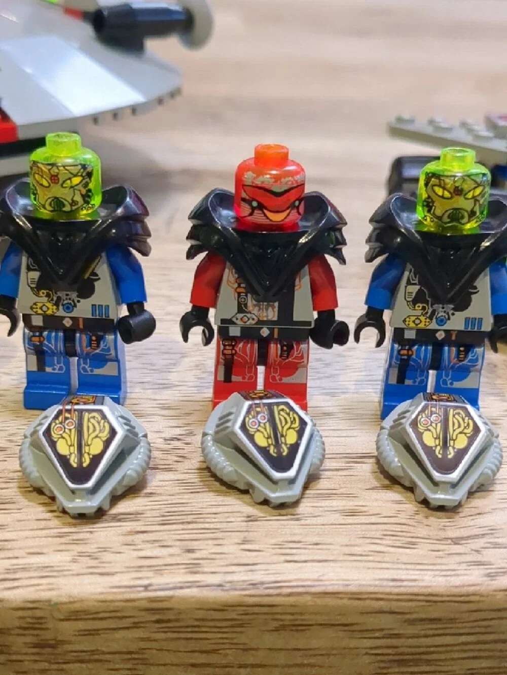 Lego 6575-1 Alien Avenger - Complete + Extra Minifig - Gray and Neon - RARE